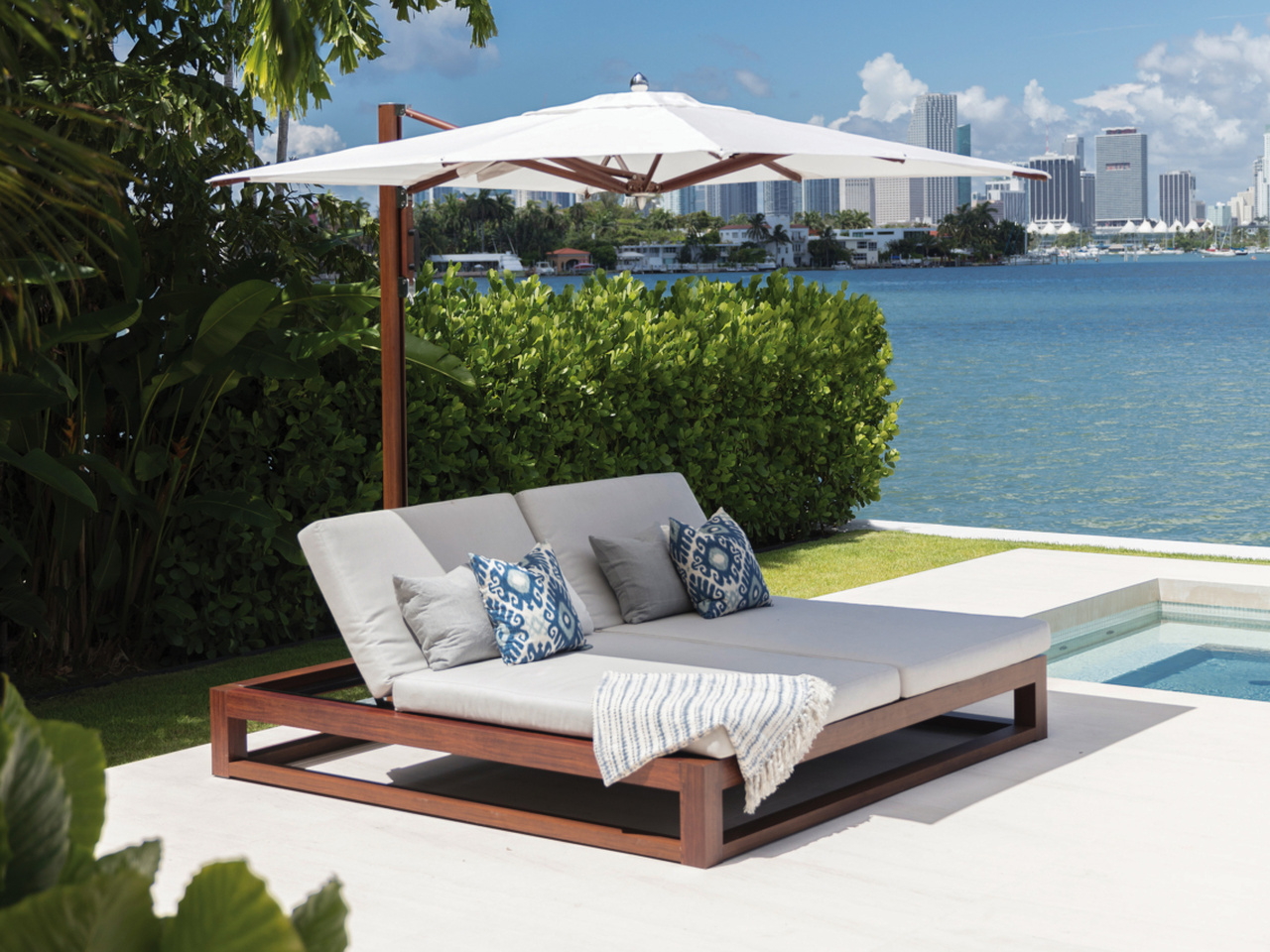 pool day beds