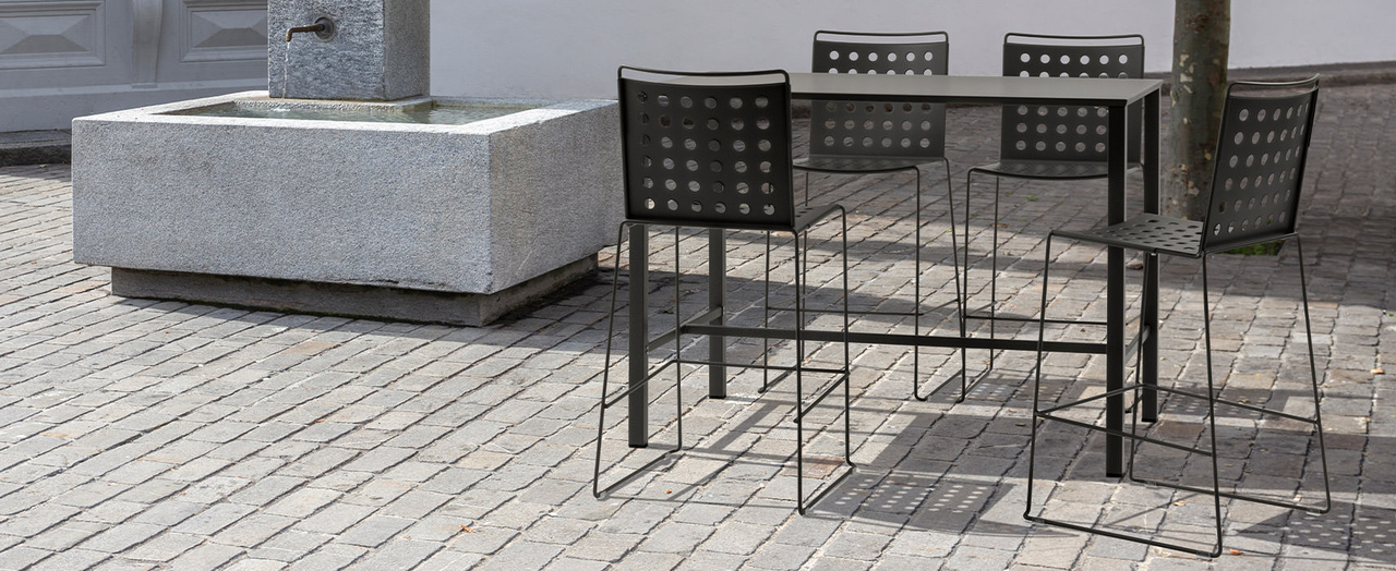 outdoor bar height table