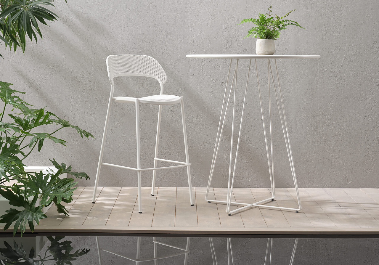 outdoor bar height table
