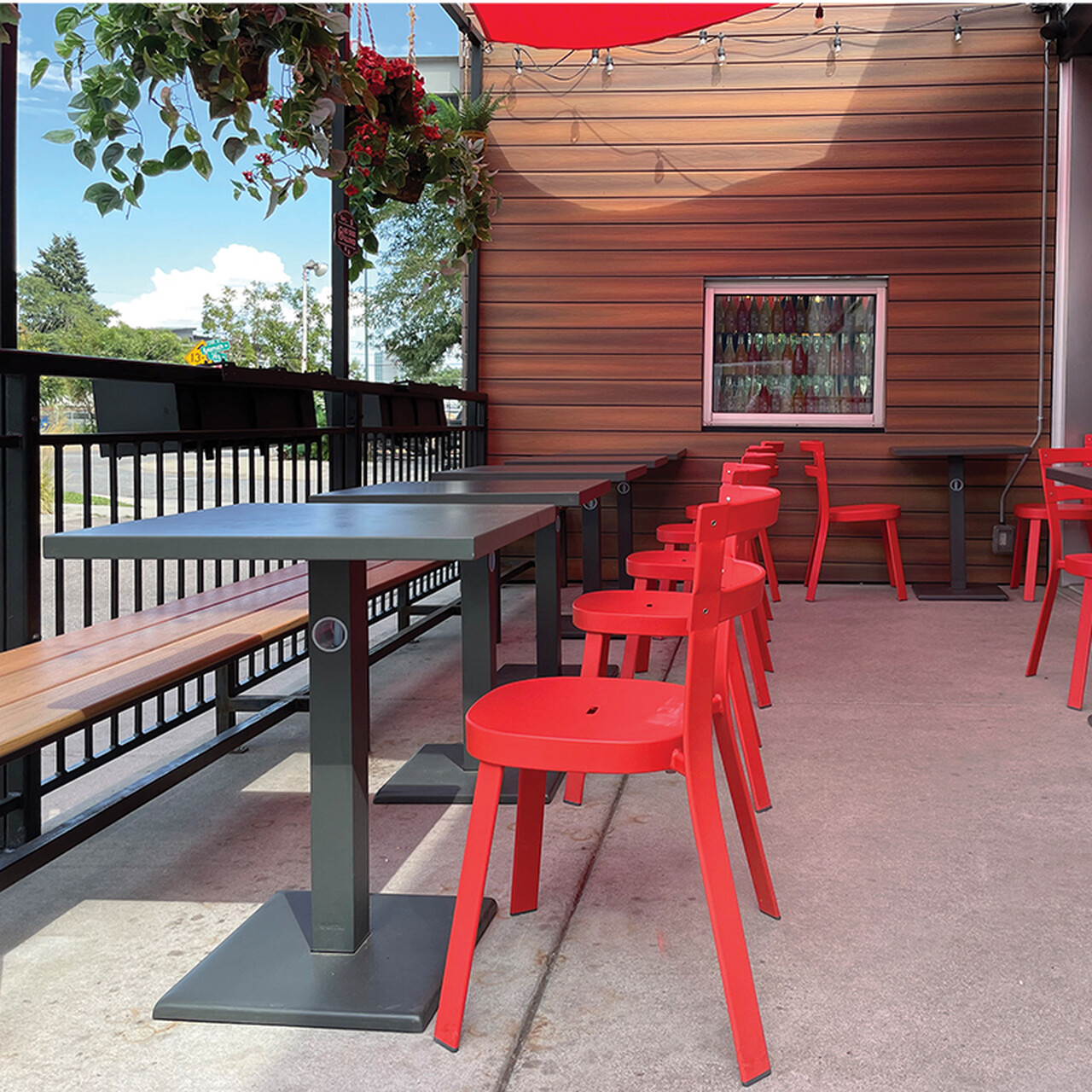 outdoor dining furniture