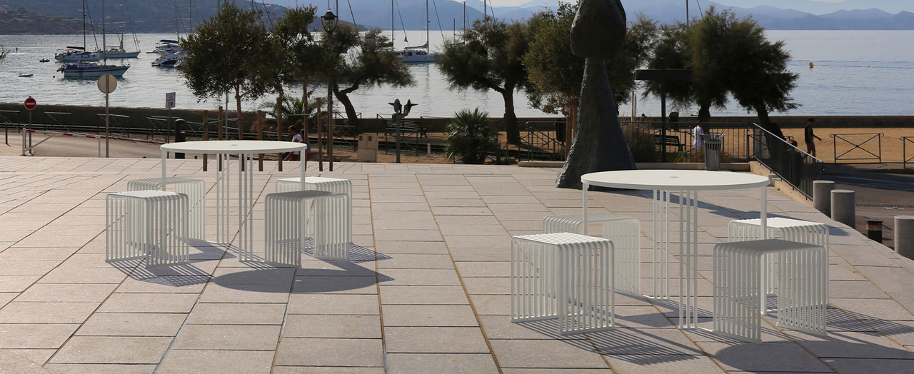 outdoor dining table