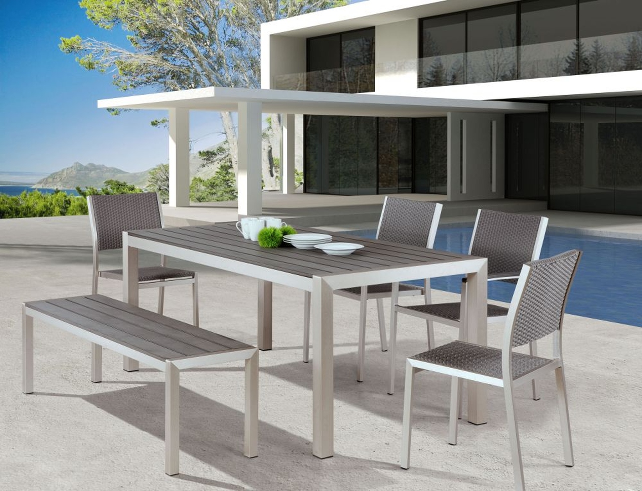 outdoor dining table