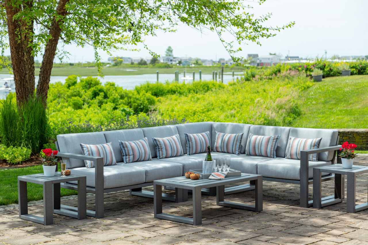outdoor lounge