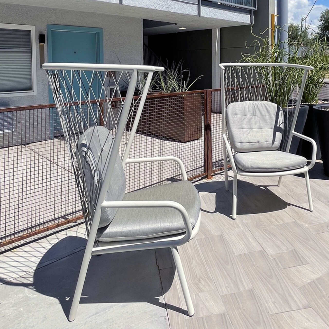 outdoor lounge chairs