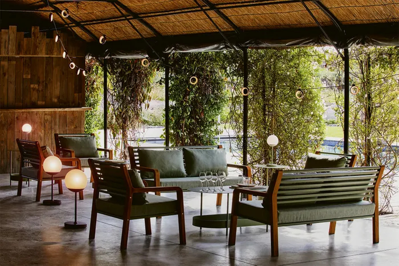 outdoor lounge furniture