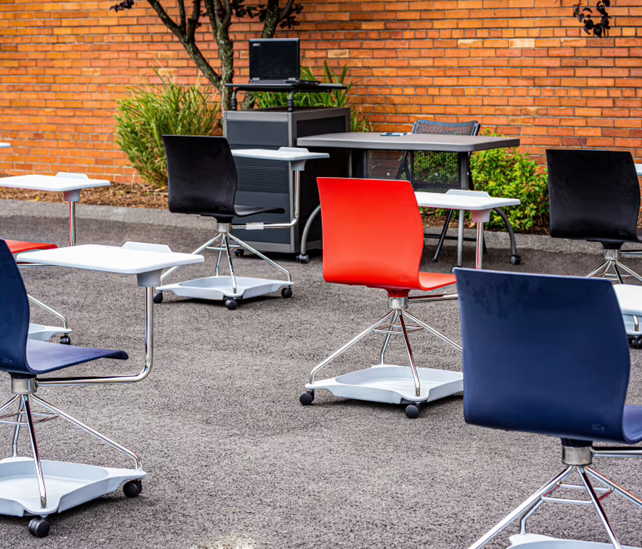 outdoor classroom desks