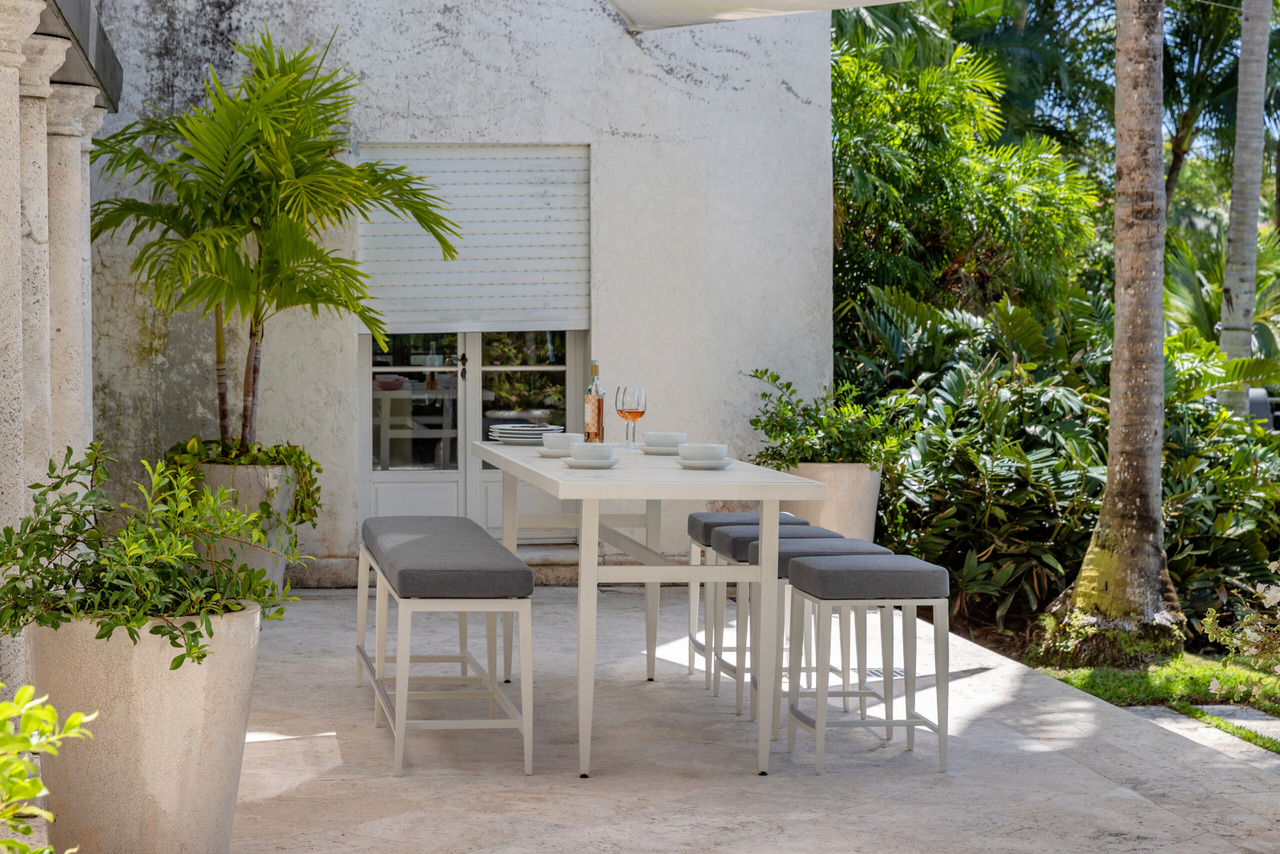 outdoor dining bar height
