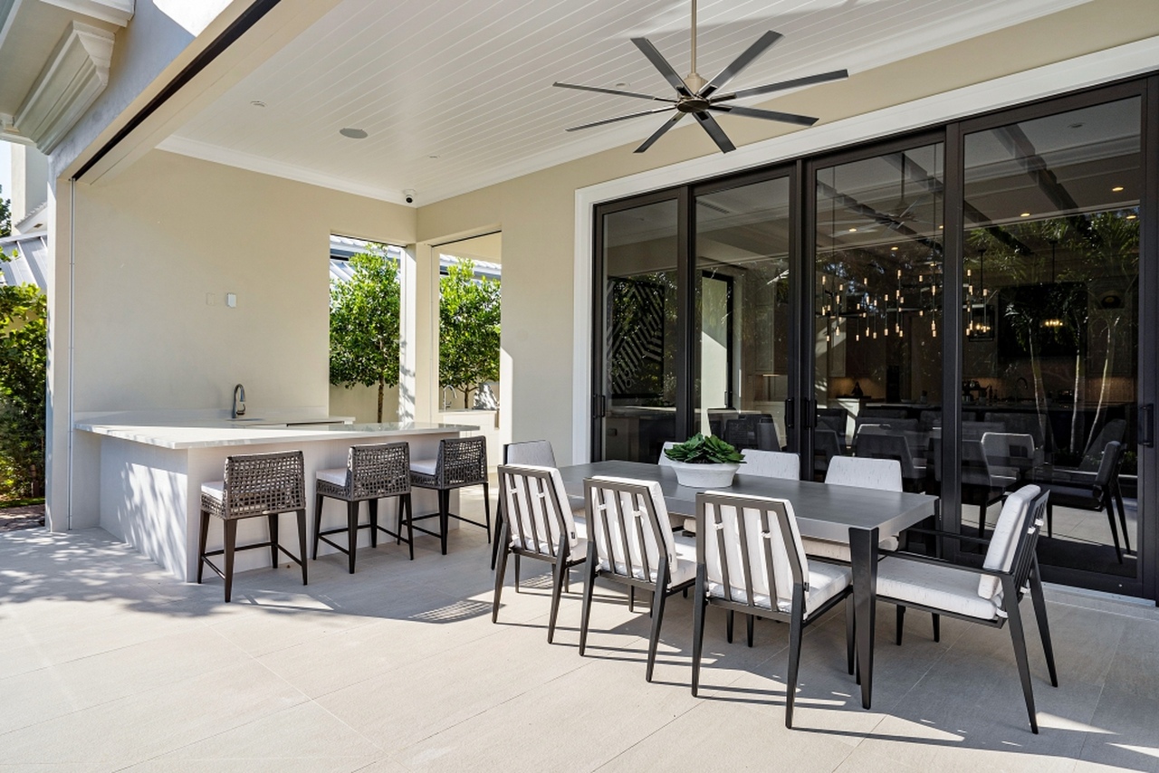 outdoor dining furniture