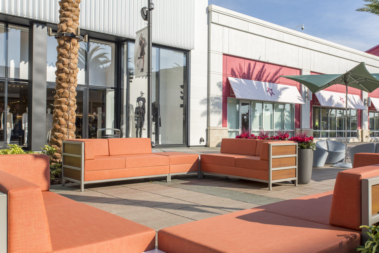 outdoor lounge 3